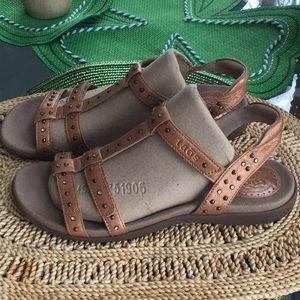 Taos woman’s size 9 bronzed & bling sandals